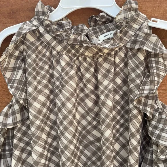 Max Studio Ruffle Top - Picture 2 of 10